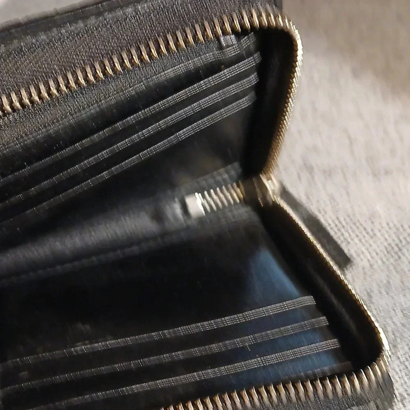 AUTHENTIC GUCCI BLACK WALLET GG LOGOS - Picture 8 of 16
